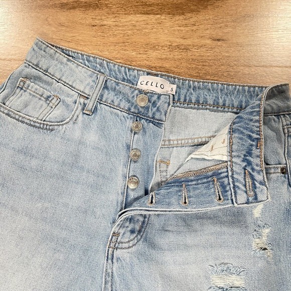 CELLO Jeans Women's 5 - 29 Light Wash Wide Leg Button Fly Distressed Mom Jeans‎ - Picture 5 of 6